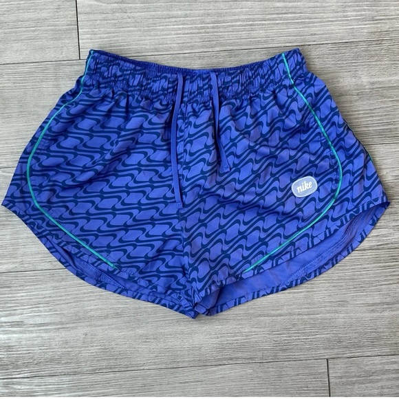 Nike Women’s Dri-Fit 3” Tempo Icon Clash Running Shorts - Picture 3 of 13